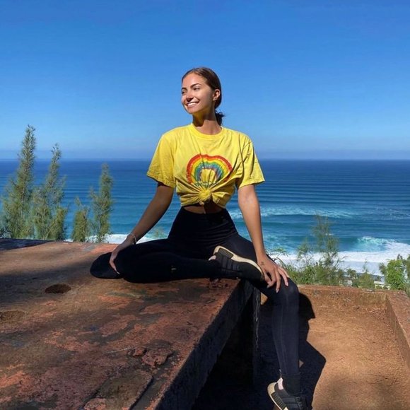 Authentic SUNRISE SHACK Organic Cotton Rainbow Graphic Tee * Size Small - Picture 3 of 3